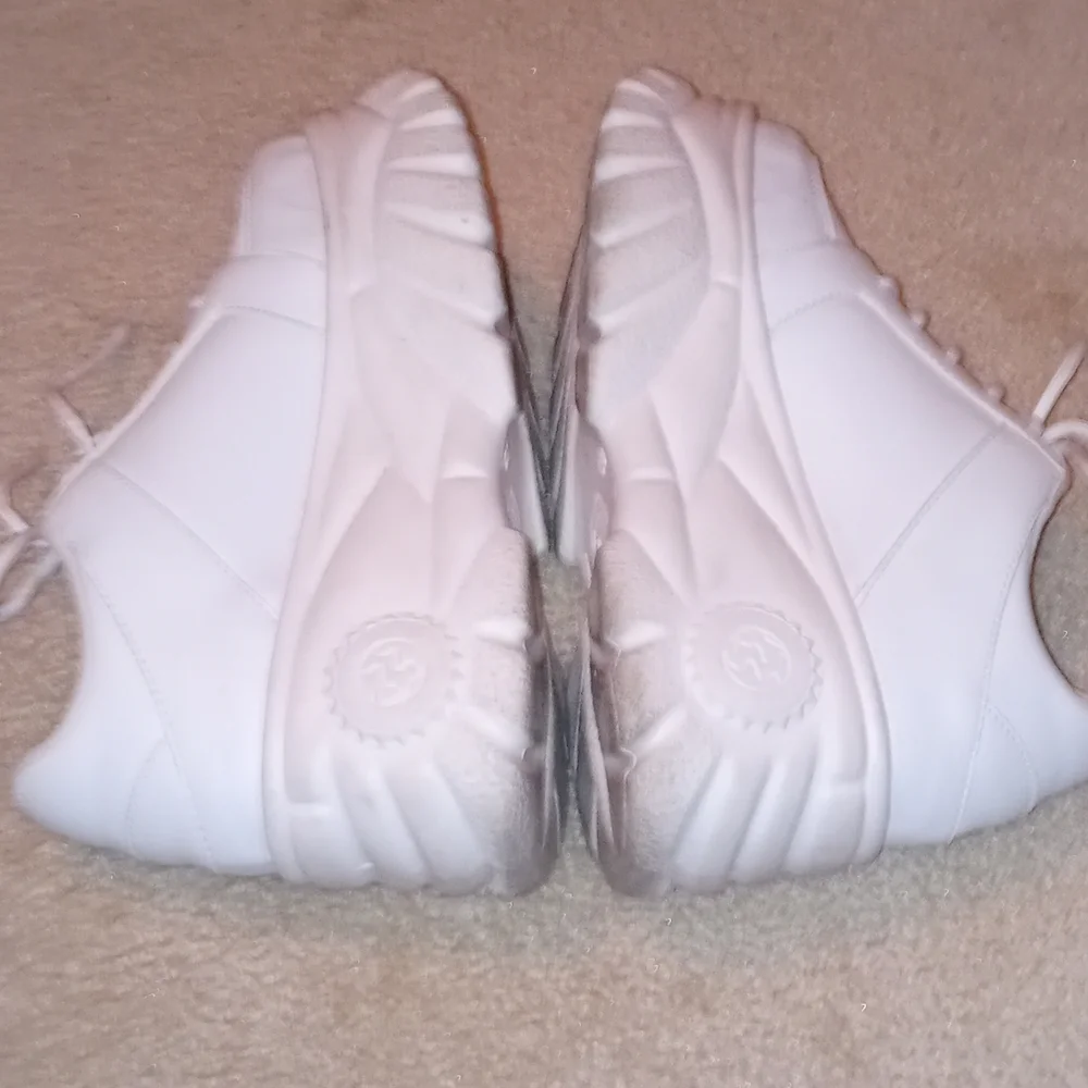 Urban Outfitters White  Sneakers Size 9 or 39 - Picture 6 of 8